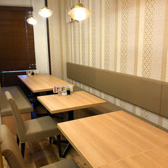 【テーブル半個室】店内の最奥にあるテーブル席は4名様まで半個室としてご利用いただけます。お誕生日会などプライベートなお食事にどうぞ♪仕切りを無くすと大人数でもご利用できますよ◎