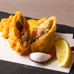 蒸し鶏、とろとろチーズの生湯葉香梅(こうばい)揚げ