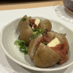 じゃがバター(イカ塩辛のせ)