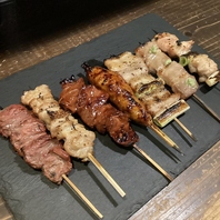炭火の香ばしさが食欲をそそる絶品焼き鳥と自慢の鶏料理