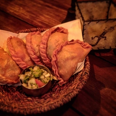 エンパナーダ　EMPANADAS  2コ～（ビーフ・辛味ビーフ・チキン）