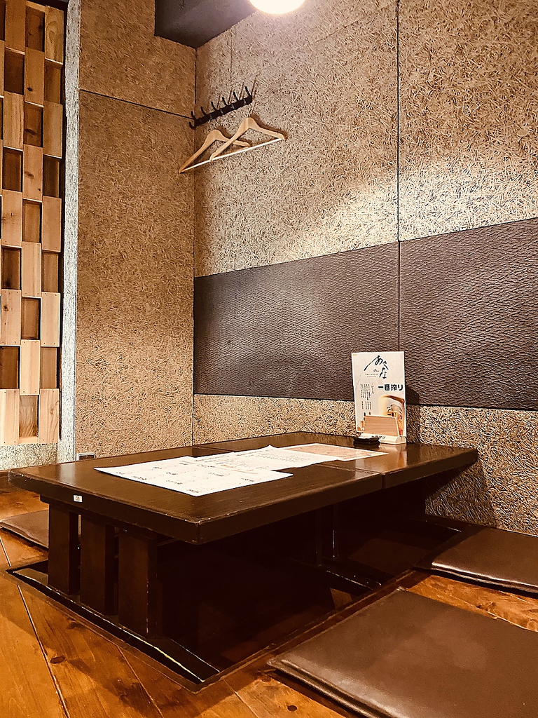 ゆっくりとおくつろぎいただける掘り炬燵席も完備！大人数様のご宴会にも是非！