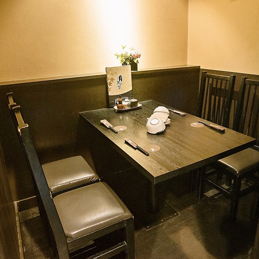 ゆったりくつろげる店内は掘りごたつの完全個室☆和風の店内には2名様～最大36名様の個室がたくさん!