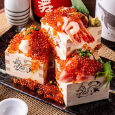 創作和食で、味覚の新境地を開拓。伝統的な和食の基本を大切にしながら、新しい味わいとスタイルを探求する当店の料理は、いつもあなたを驚かせます。季節感あふれる食材と独自の調理法が生む、予測不可能な美味しさの数々を、存分にご堪能あれ。