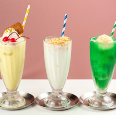 メロンクリームソーダ、紅茶、オレンジジュース