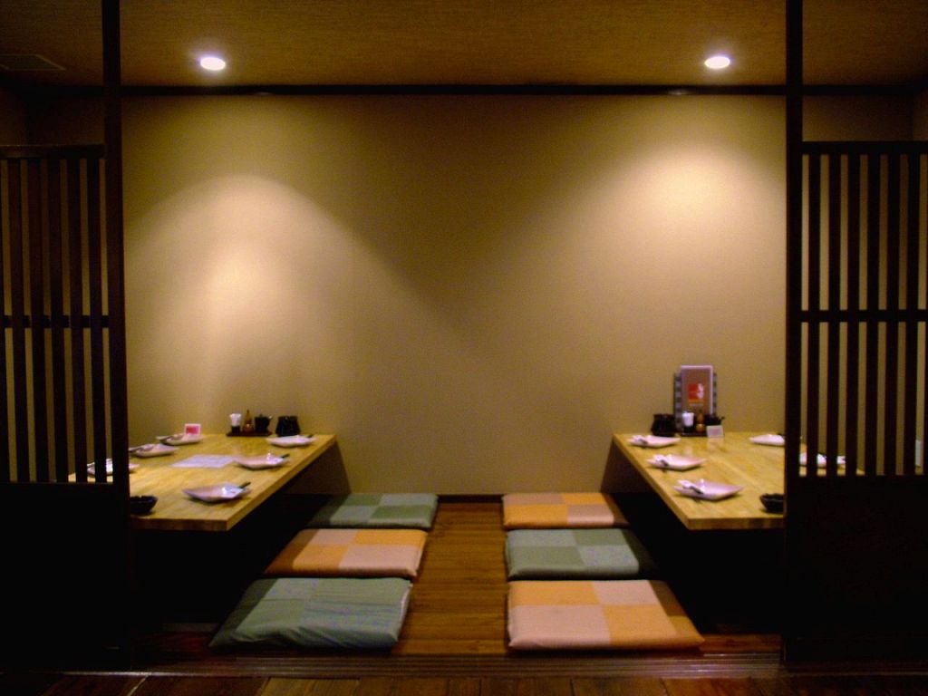 宴会に最適な大広間は掘りごたつ座敷は最大30名までOK。会社宴会などに是非！