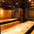 【最大24名様までご利用可能】＜10名以上・20名以上・30名以上用途に応じた個室有＞掘りごたつのお座敷をはじめ、人数や用途に合わせたお席をご用意可能です。忘年会、新年会など各種会社宴会や、同窓会、二次会など様々なシーンにご利用いただけます。大人数でのご宴会や貸し切りもお気軽にご相談ください。