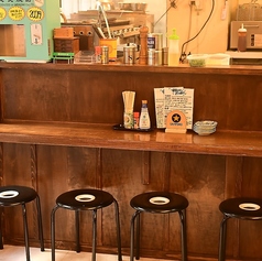 サク飲み・ちょい呑みしやすいカウンター席！大衆酒場のような雰囲気でお一人様でも気兼ねなくお過ごし頂けるのが魅力。