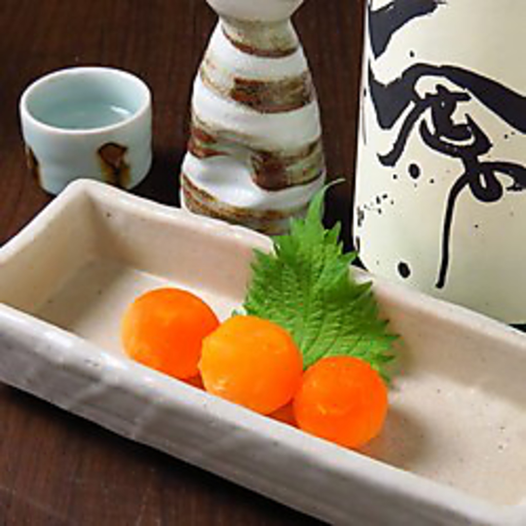 卵黄を丁寧に西京漬けした逸品。お酒がすすみます。