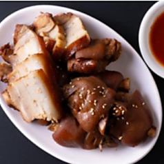 〈お勧め一品料理〉チョッパル(煮豚＆豚足)