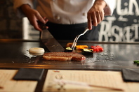 熟練シェフによる様々な技法でお届けする神戸牛料理！