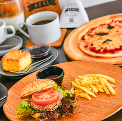 Cafe&Bar REAL カフェアンドバーリアルの写真