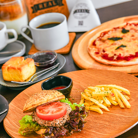 飲食を通し"人と人が繋がる楽しさと大切さ" "自然と会話が生まれる空間"