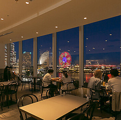 夜はみなとみらいの夜景を望める最高のロケーション
