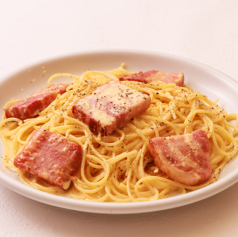 厚切りベーコンのカルボナーラ