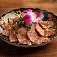 【名物牛タンカルパチョ】まずこちら！