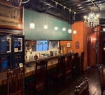 カウンター席は6席あり、おひとり様でも落ち着ける雰囲気でお好きなドリンクでさらにリラックス。