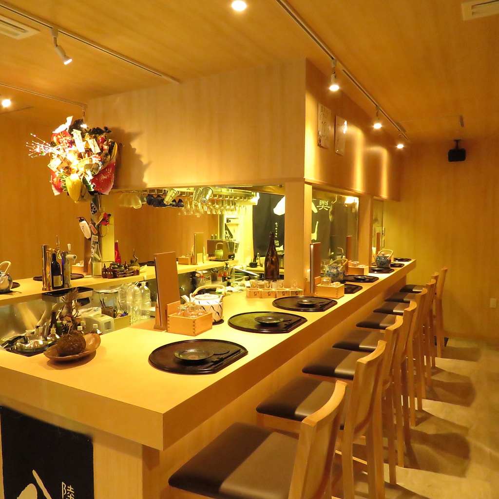 店主と話しながらお食事が楽しめます♪カウンターならではの特典もあるかも…？！