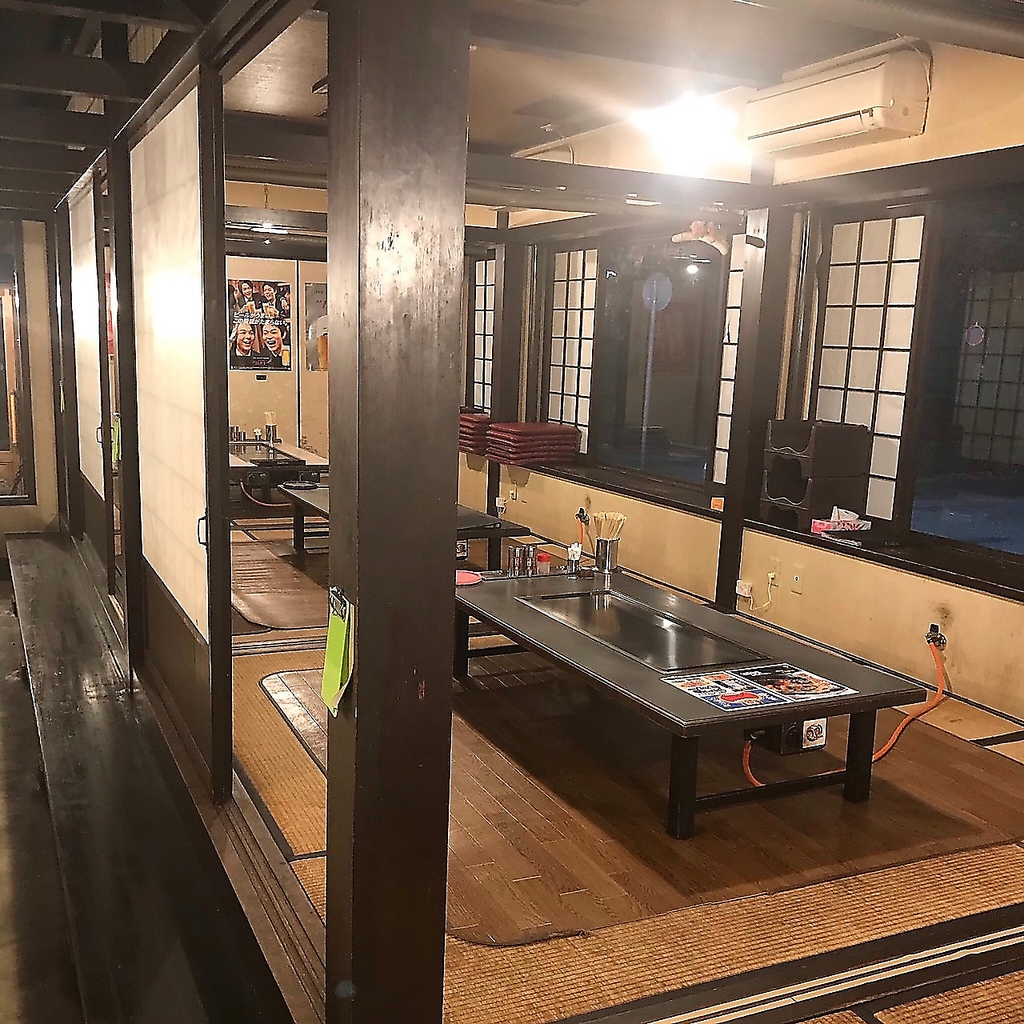 ご家族やご友人同士でのお食事、ご近所の集まりにもピッタリなゆったり座敷席は26名様迄OK