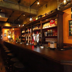 店主スタッフとの会話が楽しめる当店人気のカウンター席。　≪喫煙可≫