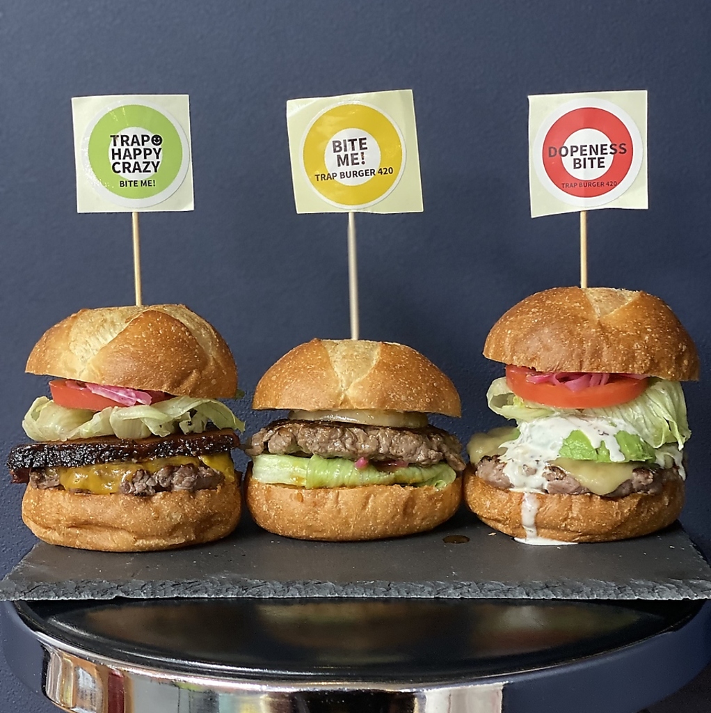 食材にこだわり、ステーキを食べてるようなハンバーガー作りを心がけてます。