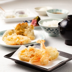 四季折々の天ぷらを味わえる。季節ごとの魅力。