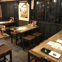 6名様でゆったり座れるテーブル席は2卓をご用意。中規模のご宴会や、ご家族での団らんに使いやすいお席。