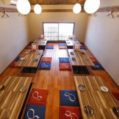 【2階大個室】30名様、10名様の2部屋ございますので、最大40名様の宴会も可能です。