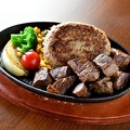 料理メニュー写真&nbsp;牛豚ミックスハンバーグ＋葡萄牛ステーキカット