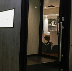 カウンター席がございます。おひとり様も歓迎です。