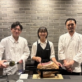 スタッフ一同で、ライブ感のあるシーンを演出いたします。