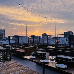 テラス席では、BBQをお楽しみいただけます♪心地よい風を感じながら、食事をお楽しみください！お電話のみ対応しております