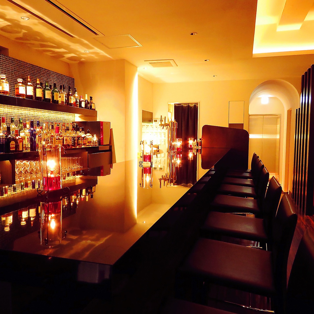 黒を基調としたシックな店内、素敵な空間。二次会＆女子会承っております。