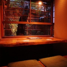 とっておきのお席です！京町屋で季節の移り変わりを感じ、眺めながらお食事できる二人だけお空間です・・・