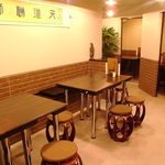 【1階】昔の中国をイメージした店内は個室3部屋完備！女子会やランチのご利用にも◎