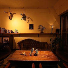 ゆったりとくつろぎながらお食事できるソファー席。グループでのお食事におすすめ。