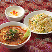 ランチも元気に営業中！本場の雰囲気の中でランチはいかがでしょうか？日替わり＆セットメニューをリーズナブルに楽しめます♪