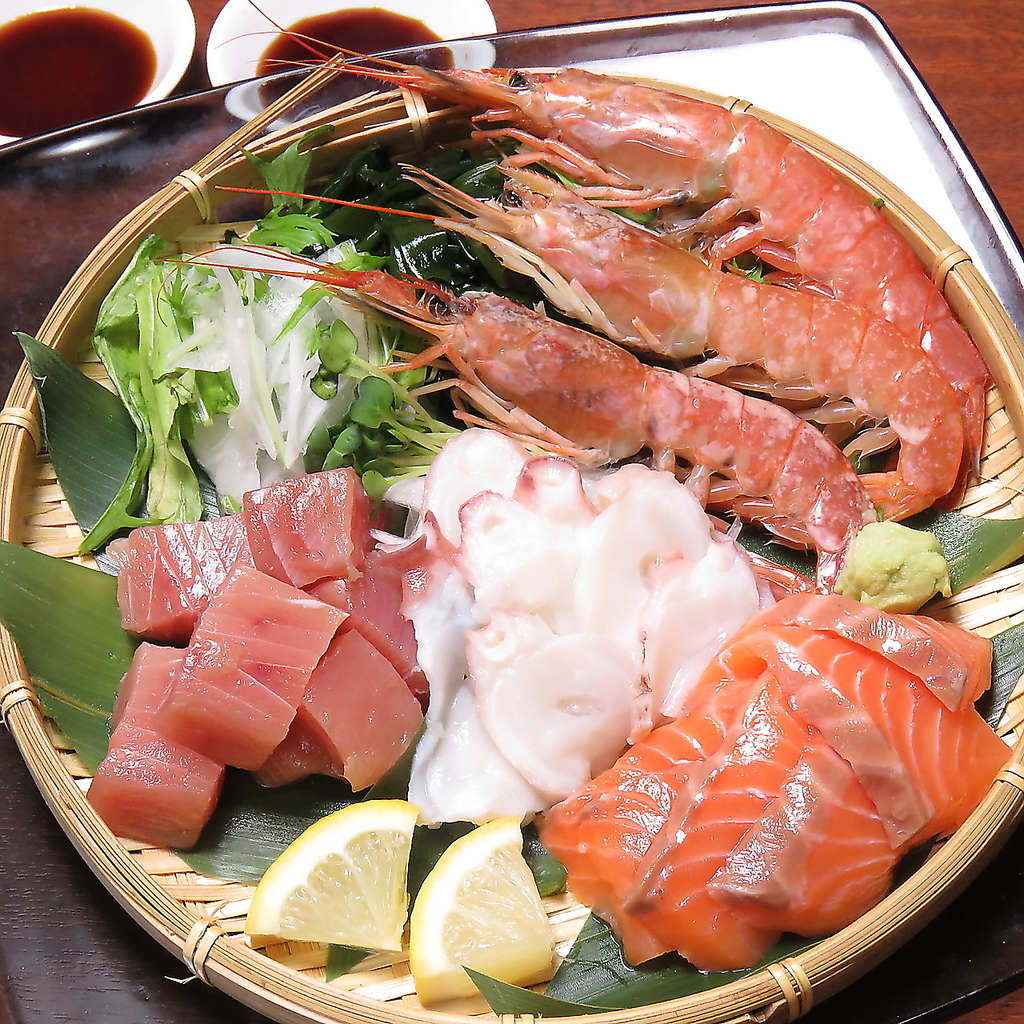 サーモンやマグロのお刺身など、鮮度と産地にこだわった海鮮がお楽しみいただけます！