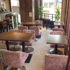 【1階席】３名様用のテーブル席（他のお席と連結可能です♪）