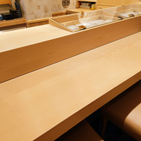 無垢の木曽檜の一枚カウンター