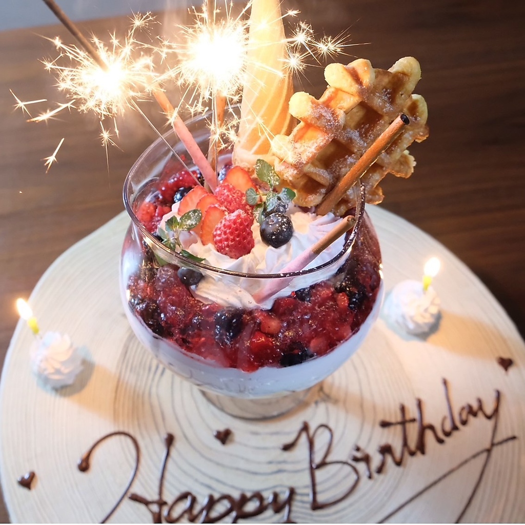 お祝いならボーロに★こちらのビックパフェは3300円～（税込）◎様々なシーンでご利用いただけます♪