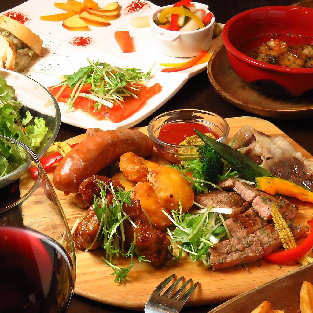 お酒が進む～!!そんな逸品料理が豊富。迷っちゃう★肉盛りプレート単品もOK！