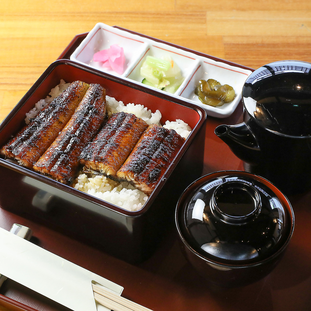 伝統の味を存分に楽しめる絶品の鰻を使用したお料理を各種ご用意しております。