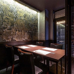 和の風情溢れるゆったりした個室をご用意しております。洗練された空間ですので、接待の場に最適なお席です。※席のみの予約はご遠慮ください。