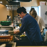 【デートや女子会など】料理人の技が楽しめるカウンター