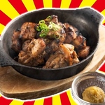 岩手県の銘柄鶏である「いわいどり」を豪快に炭火で焼き上げた大火焼きは人気メニュー