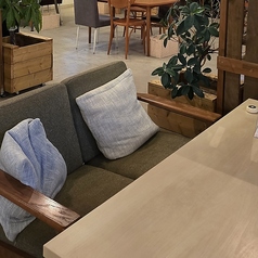 1Fソファー席　4名様用と5名様用の2卓ございます。