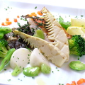 料理メニュー写真 三崎港直送　本日の鮮魚のソテー　サフランソース　菜の花添え