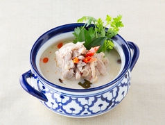 トム・カー・ガイ／鶏肉のココナッツミルク・サワースープ