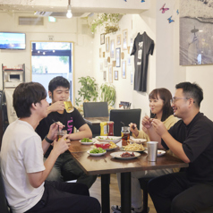 4名掛けテーブル席2名様用のテーブルもございます。